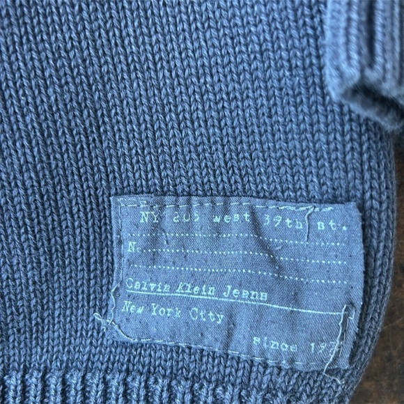 Authentic Calvin Klein sweater with a built-in hoodie, made from 100% cotton - Picture 2 of 6